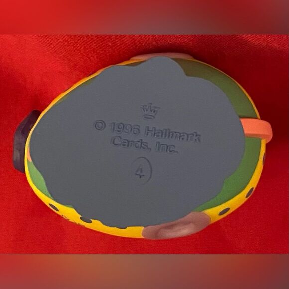 Easter Hallmark Keepsake Ornament 1997 Here Comes Easter Chick on Boat #4 Series - Picture 8 of 9